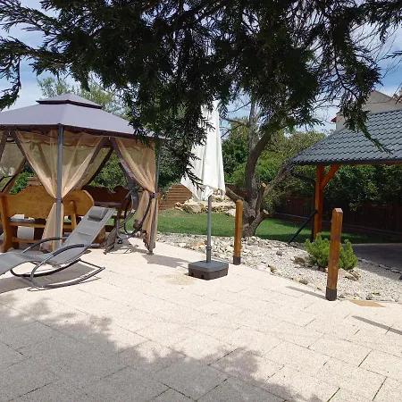 Manyika Vendeghaz * Balatonalmádi